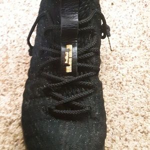 Labron James shoes 11.5 mens